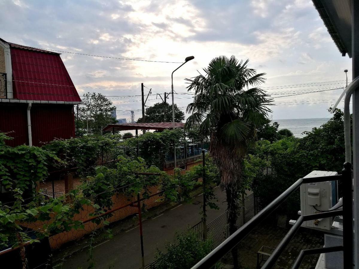 Отель Гостевой дом RELAX IN Батуми Экстерьер фото