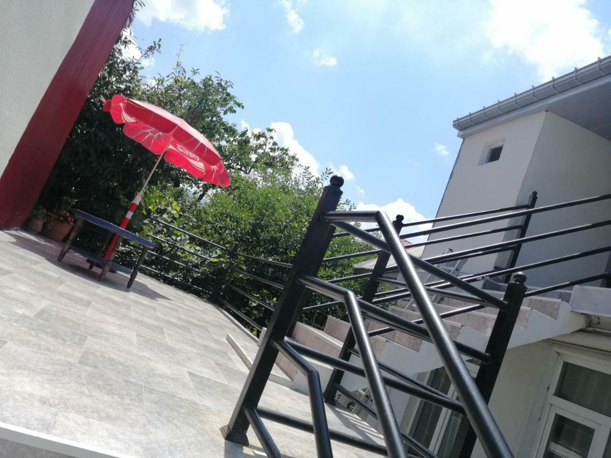 Отель Гостевой дом RELAX IN Батуми Экстерьер фото
