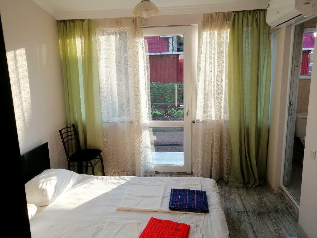Отель Гостевой дом RELAX IN Батуми Экстерьер фото